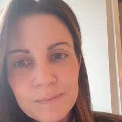 Woman talking about trichotillomania and how Nulastin products helped her