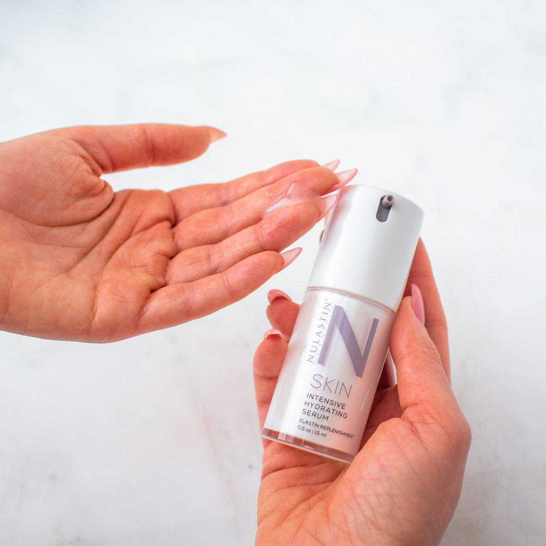 NULASTIN SKIN Intensive Hydrating Serum in Customer Hand