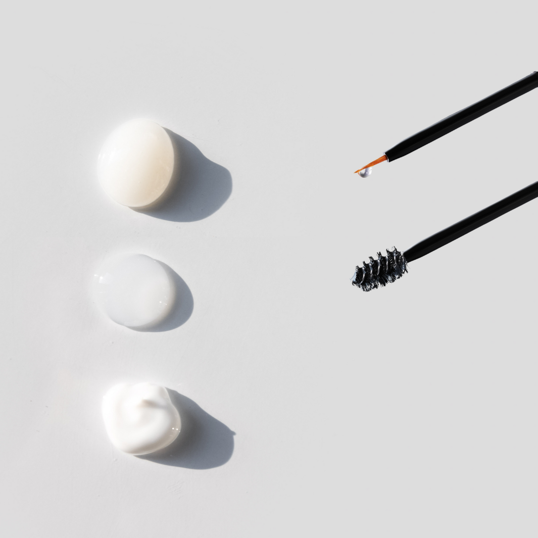 NULASTIN product drops and applicators on white background 